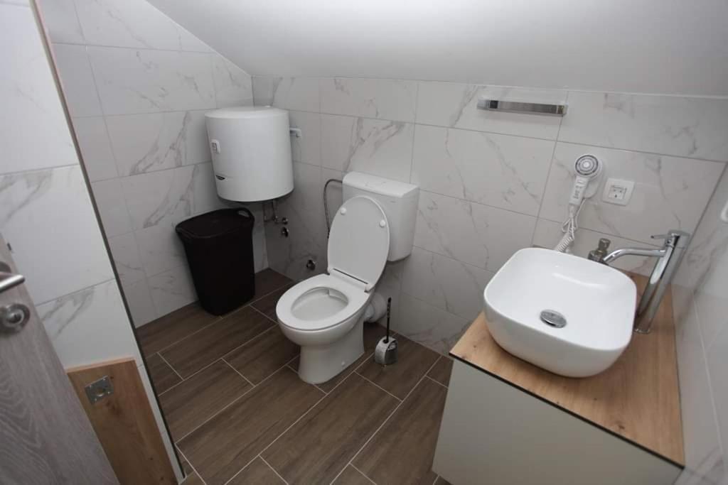 Apartmani Venecia Prozor Kültér fotó