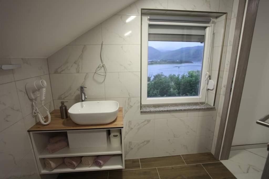 Apartmani Venecia Prozor Kültér fotó