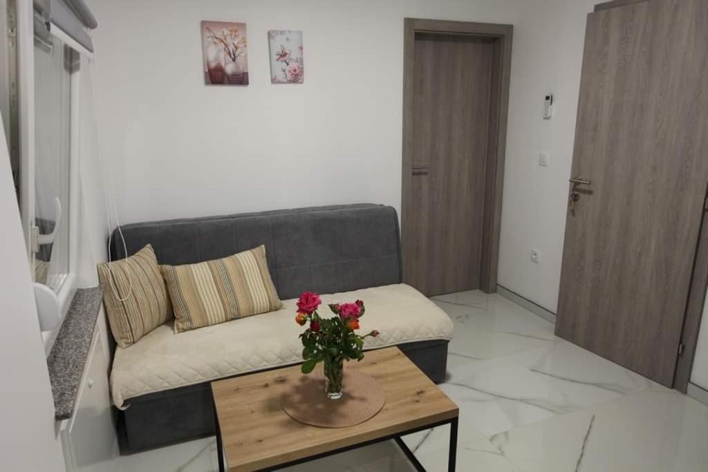 Apartmani Venecia Prozor Kültér fotó